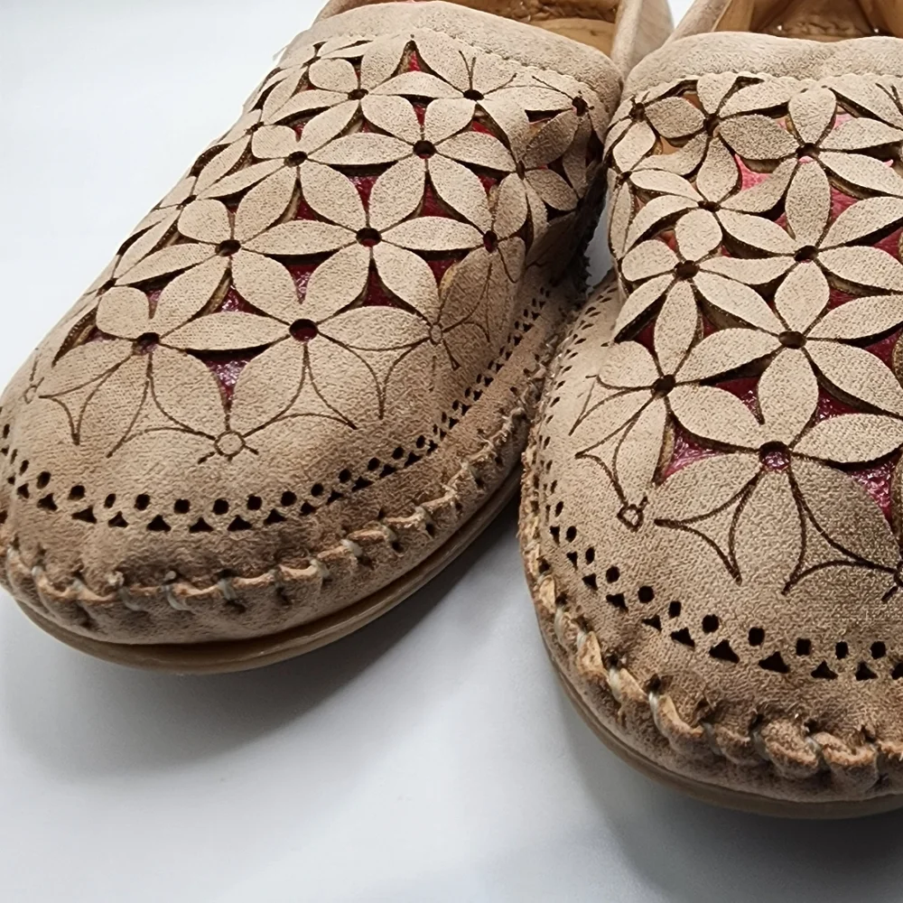 Breathable Tan Espadrilles for Adults in Size 7 with Stylish Design". - Picture 3 of 3